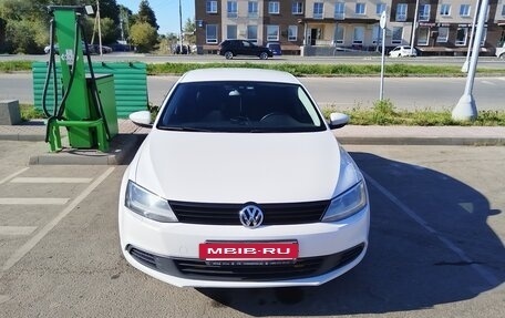 Volkswagen Jetta VI, 2012 год, 980 000 рублей, 2 фотография