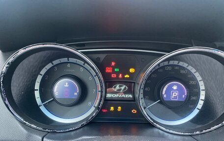 Hyundai Sonata VI, 2011 год, 888 000 рублей, 11 фотография