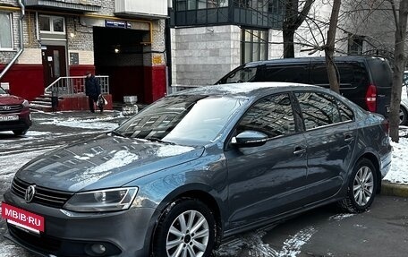 Volkswagen Jetta VI, 2011 год, 800 000 рублей, 2 фотография