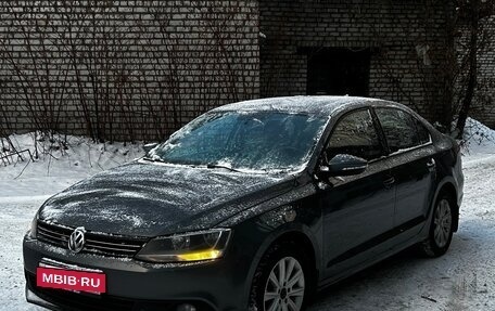 Volkswagen Jetta VI, 2011 год, 800 000 рублей, 6 фотография
