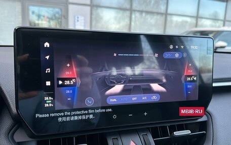 Toyota RAV4, 2025 год, 4 350 000 рублей, 12 фотография