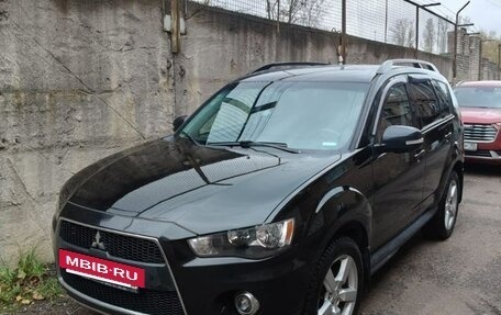 Mitsubishi Outlander III рестайлинг 3, 2011 год, 1 050 000 рублей, 2 фотография