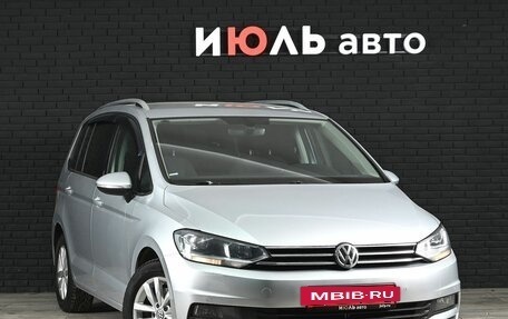 Volkswagen Touran III, 2019 год, 2 160 000 рублей, 3 фотография