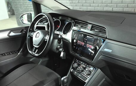 Volkswagen Touran III, 2019 год, 2 160 000 рублей, 14 фотография