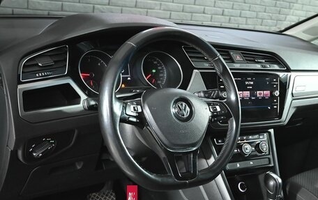 Volkswagen Touran III, 2019 год, 2 160 000 рублей, 13 фотография