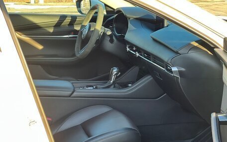 Mazda 3, 2021 год, 2 100 000 рублей, 17 фотография