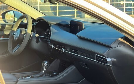 Mazda 3, 2021 год, 2 100 000 рублей, 30 фотография