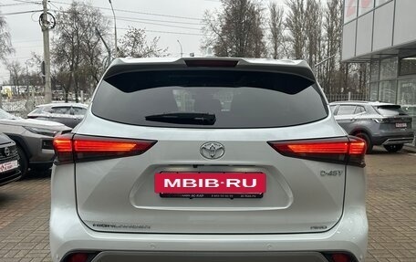 Toyota Highlander, 2025 год, 5 850 000 рублей, 24 фотография