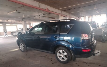 Mitsubishi Outlander III рестайлинг 3, 2011 год, 800 000 рублей, 4 фотография