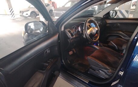 Mitsubishi Outlander III рестайлинг 3, 2011 год, 800 000 рублей, 6 фотография