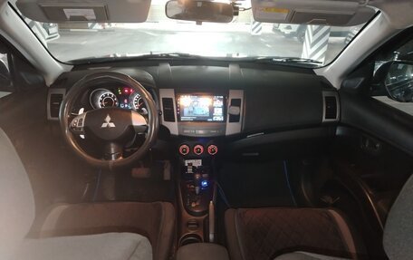 Mitsubishi Outlander III рестайлинг 3, 2011 год, 800 000 рублей, 8 фотография