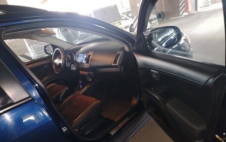 Mitsubishi Outlander III рестайлинг 3, 2011 год, 800 000 рублей, 12 фотография