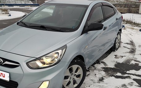 Hyundai Solaris II рестайлинг, 2011 год, 720 000 рублей, 1 фотография