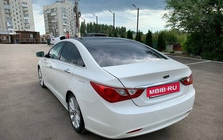 Hyundai Sonata VI, 2011 год, 980 000 рублей, 6 фотография