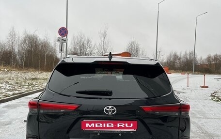 Toyota Highlander, 2023 год, 5 700 000 рублей, 2 фотография