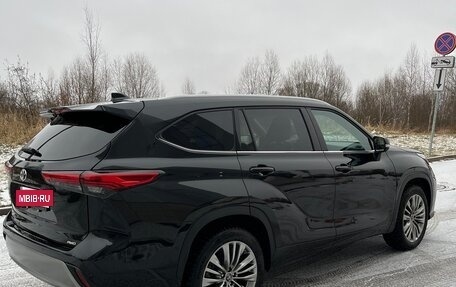 Toyota Highlander, 2023 год, 5 700 000 рублей, 3 фотография