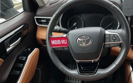 Toyota Highlander, 2023 год, 5 700 000 рублей, 8 фотография