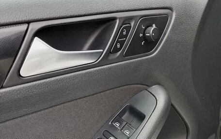 Volkswagen Jetta VI, 2013 год, 750 000 рублей, 12 фотография