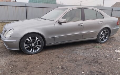 Mercedes-Benz E-Класс, 2005 год, 990 000 рублей, 4 фотография