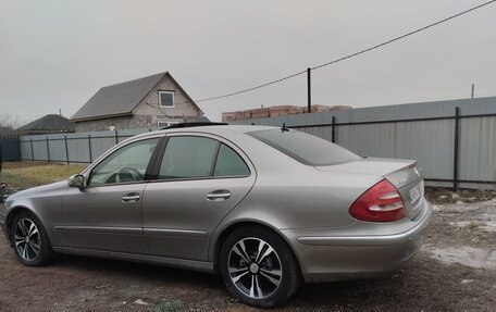 Mercedes-Benz E-Класс, 2005 год, 990 000 рублей, 3 фотография
