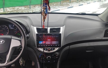 Hyundai Solaris II рестайлинг, 2011 год, 720 000 рублей, 8 фотография