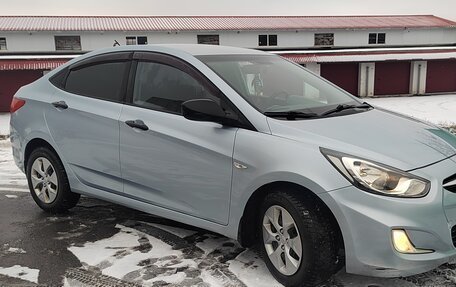 Hyundai Solaris II рестайлинг, 2011 год, 720 000 рублей, 3 фотография