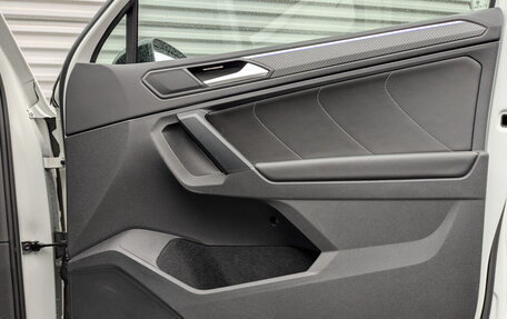 Volkswagen Tiguan II, 2021 год, 3 900 000 рублей, 24 фотография