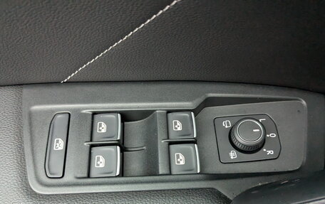 Volkswagen Tiguan II, 2021 год, 3 900 000 рублей, 28 фотография