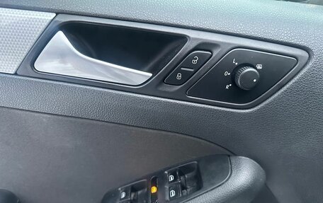 Volkswagen Jetta VI, 2013 год, 799 000 рублей, 12 фотография