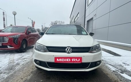 Volkswagen Jetta VI, 2013 год, 799 000 рублей, 2 фотография