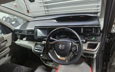 Honda Stepwgn IV, 2019 год, 1 900 000 рублей, 8 фотография