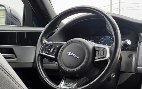 Jaguar XF II, 2018 год, 2 400 000 рублей, 9 фотография