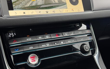 Jaguar XF II, 2018 год, 2 400 000 рублей, 18 фотография