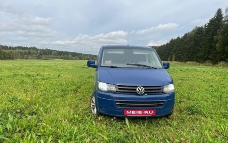 Volkswagen Caravelle T5, 2006 год, 700 000 рублей, 2 фотография