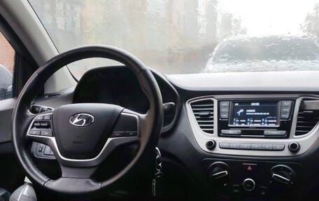 Hyundai Solaris II рестайлинг, 2021 год, 1 750 000 рублей, 5 фотография