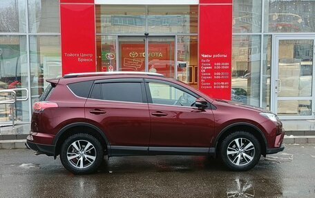 Toyota RAV4, 2017 год, 2 199 000 рублей, 4 фотография
