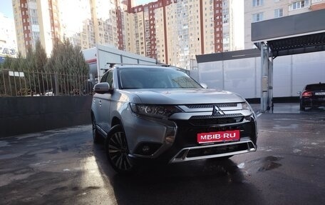 Mitsubishi Outlander III рестайлинг 3, 2019 год, 1 750 000 рублей, 1 фотография