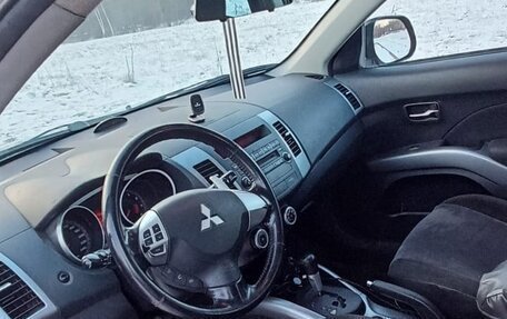 Mitsubishi Outlander III рестайлинг 3, 2008 год, 950 000 рублей, 10 фотография