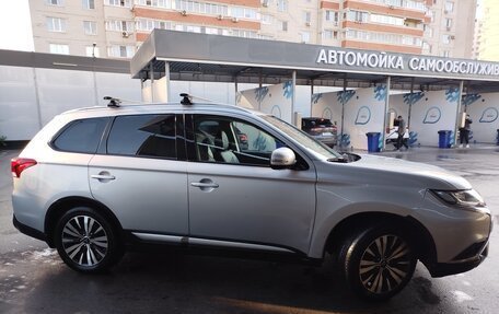 Mitsubishi Outlander III рестайлинг 3, 2019 год, 1 750 000 рублей, 8 фотография