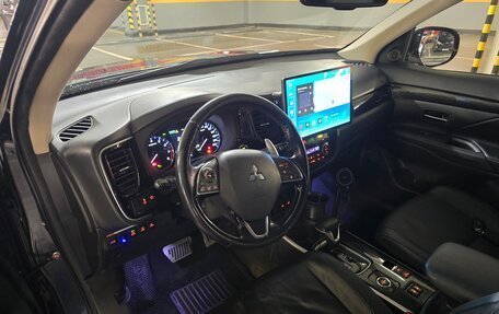 Mitsubishi Outlander III рестайлинг 3, 2017 год, 2 100 000 рублей, 7 фотография