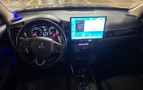 Mitsubishi Outlander III рестайлинг 3, 2017 год, 2 100 000 рублей, 5 фотография