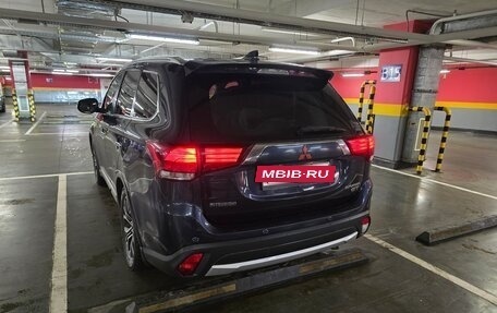 Mitsubishi Outlander III рестайлинг 3, 2017 год, 2 100 000 рублей, 2 фотография