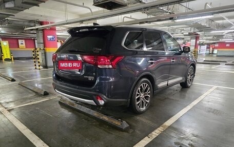 Mitsubishi Outlander III рестайлинг 3, 2017 год, 2 100 000 рублей, 3 фотография