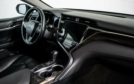 Toyota Camry, 2020 год, 2 390 000 рублей, 10 фотография