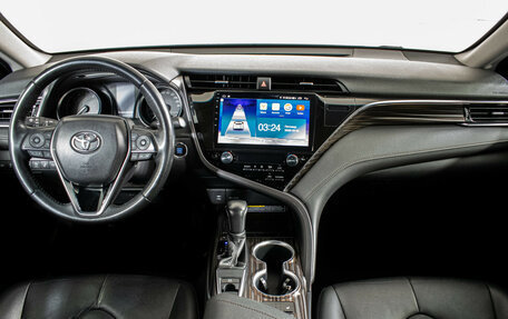 Toyota Camry, 2020 год, 2 390 000 рублей, 11 фотография