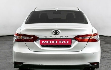 Toyota Camry, 2020 год, 2 390 000 рублей, 6 фотография