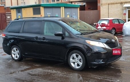 Toyota Sienna III, 2012 год, 2 000 000 рублей, 1 фотография
