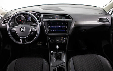 Volkswagen Tiguan II, 2018 год, 1 799 000 рублей, 11 фотография