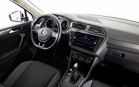 Volkswagen Tiguan II, 2018 год, 1 799 000 рублей, 14 фотография