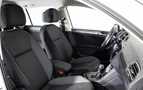 Volkswagen Tiguan II, 2018 год, 1 799 000 рублей, 13 фотография